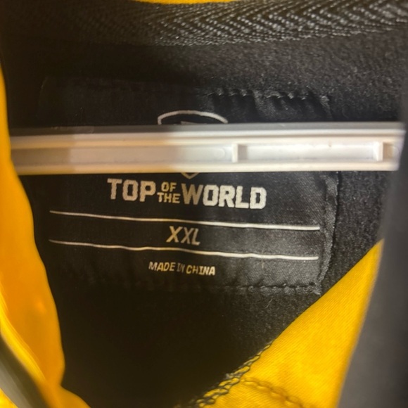 Top of the World Black and Gold Iowa Hawkeyes XXL Hoodie - Picture 2 of 8